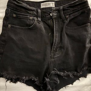 Women’s Abercrombie and fitch 90s high rise cut off short